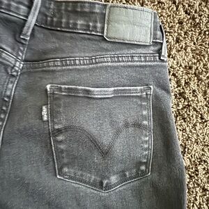 Levi's Black Skinny Jeans Sleek Modern Design